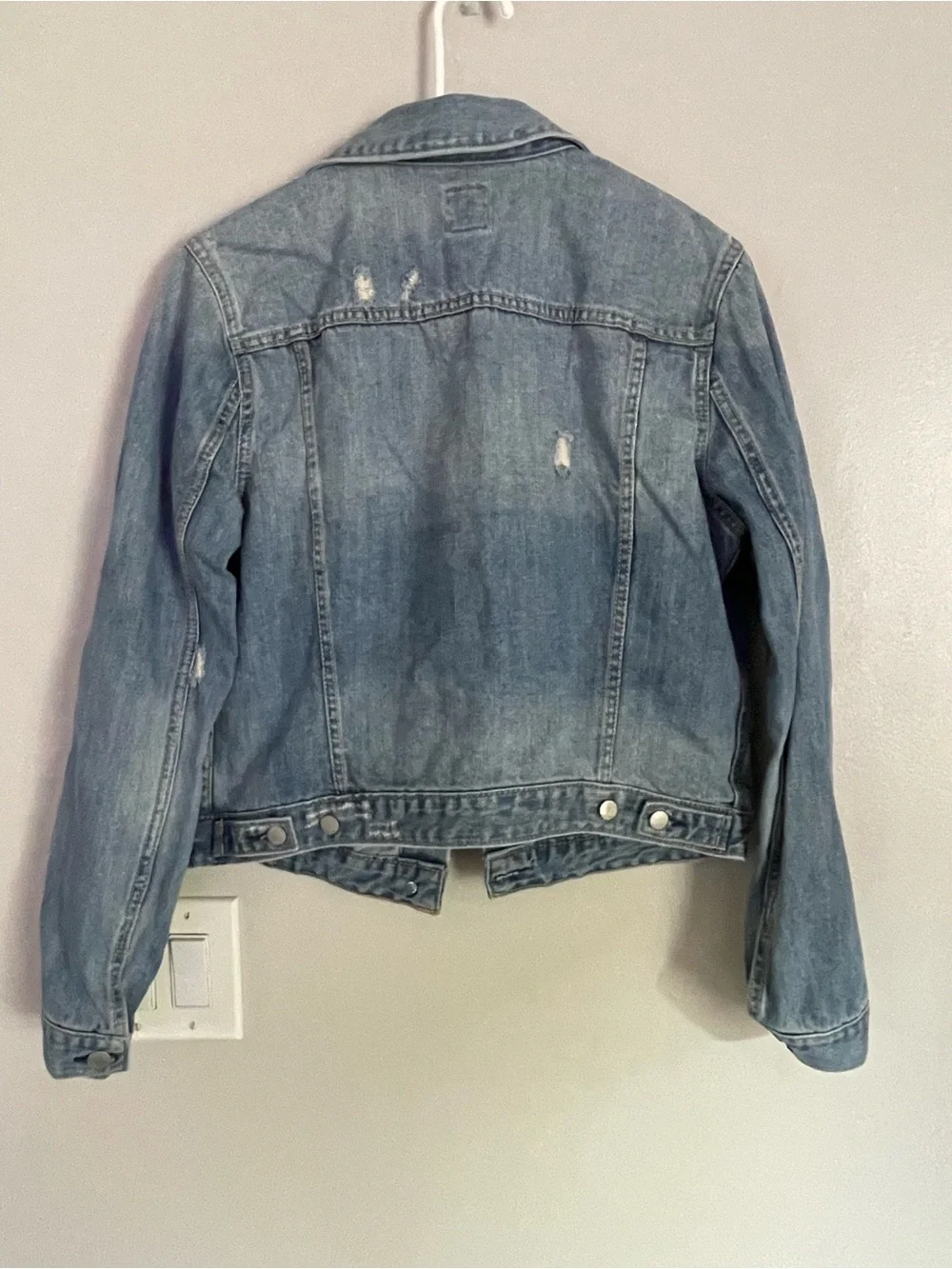 Gap Light Wash Distressed Denim Icon Trucker Jacket Women's Size Medium